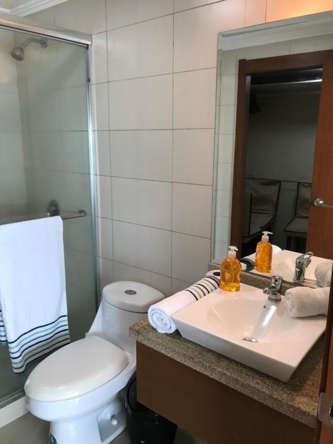 Suites Emporium Guayaquil Esterno foto